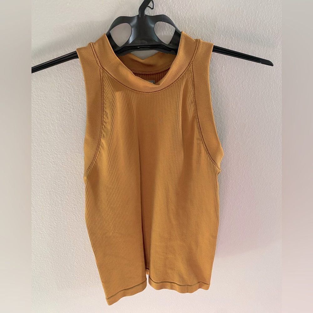 Athleta workout shirt
